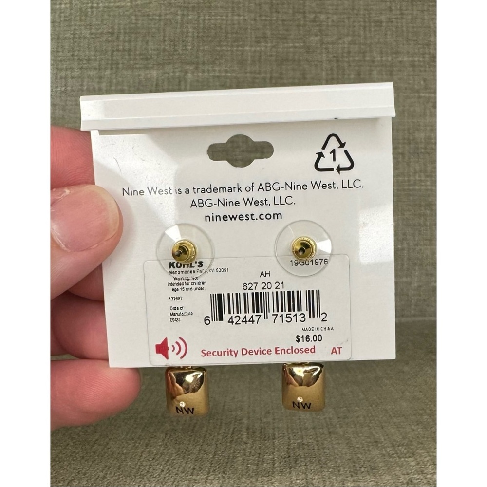 Elegant Pink and Gold Post Earrings - Picture 3 of 3